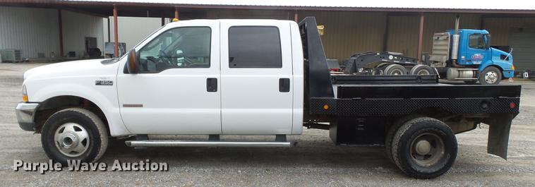 image for item DE7792 2004 Ford F350 Super Duty Crew Cab flatbed pickup truck
