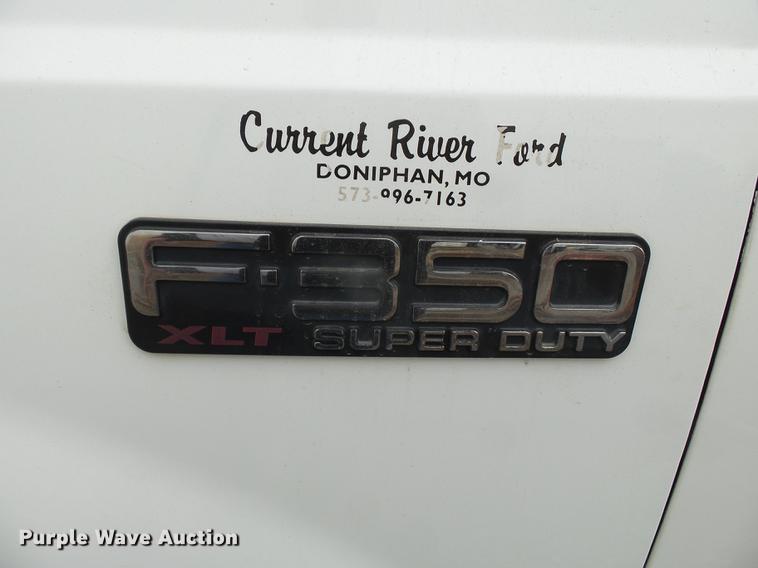 image for item DE7792 2004 Ford F350 Super Duty Crew Cab flatbed pickup truck