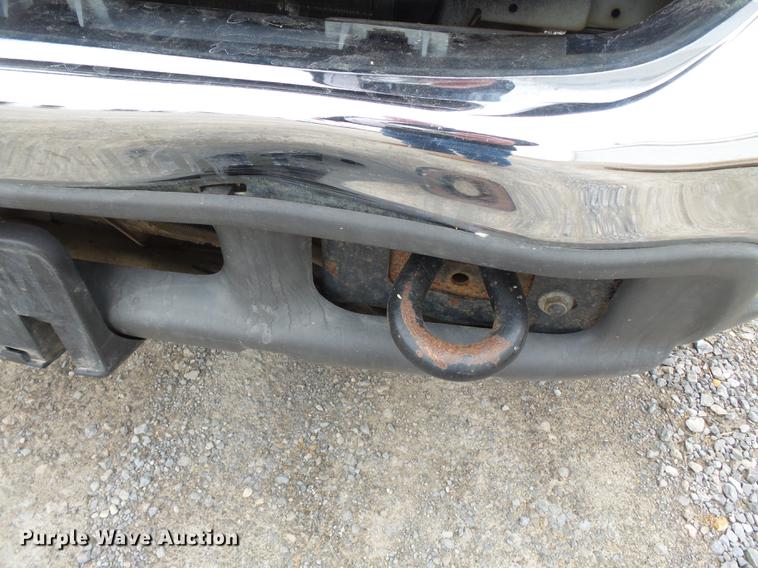 image for item DE7792 2004 Ford F350 Super Duty Crew Cab flatbed pickup truck