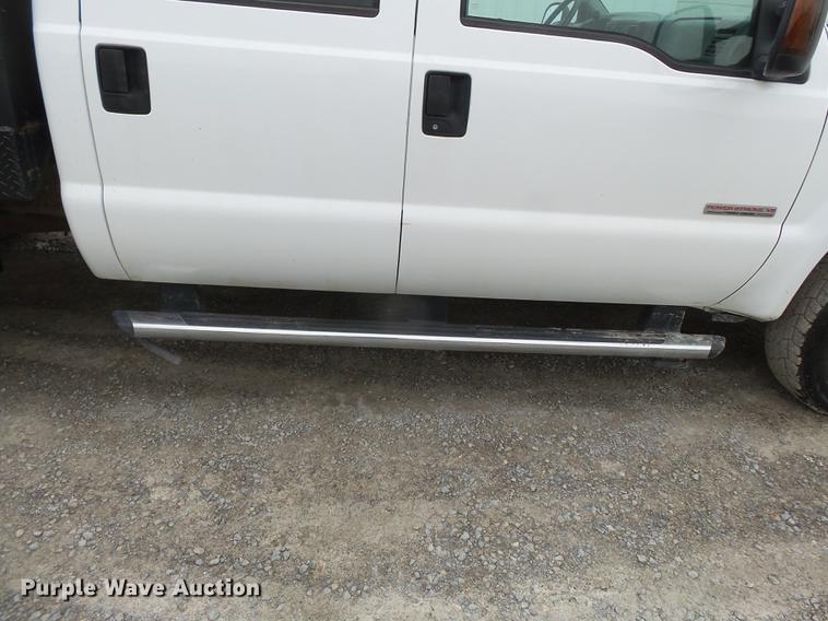 image for item DE7792 2004 Ford F350 Super Duty Crew Cab flatbed pickup truck