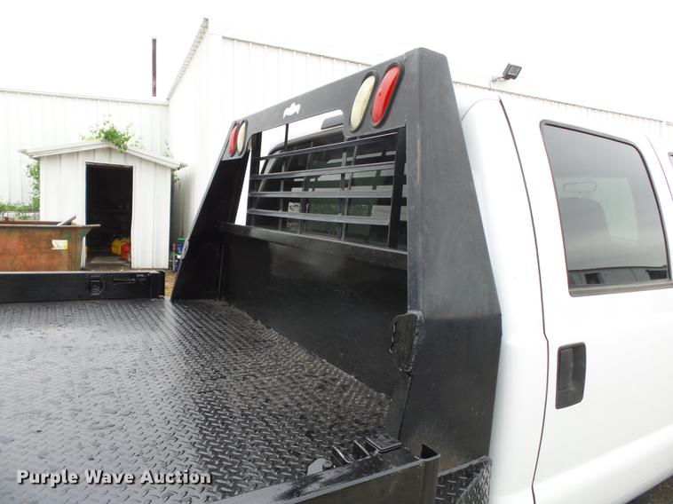 image for item DE7792 2004 Ford F350 Super Duty Crew Cab flatbed pickup truck