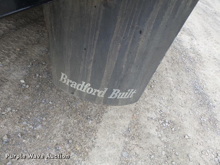 image for item DE7792 2004 Ford F350 Super Duty Crew Cab flatbed pickup truck