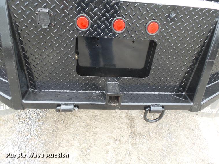 image for item DE7792 2004 Ford F350 Super Duty Crew Cab flatbed pickup truck