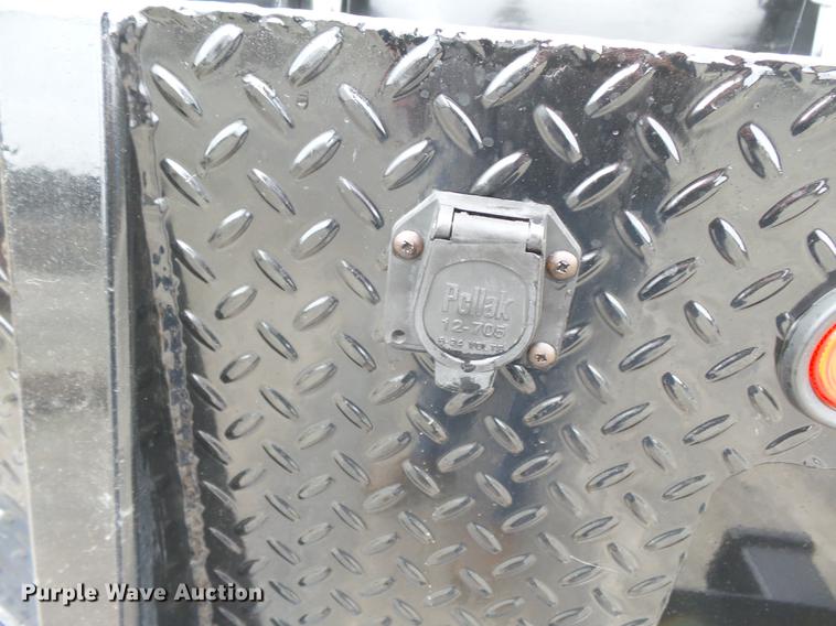 image for item DE7792 2004 Ford F350 Super Duty Crew Cab flatbed pickup truck