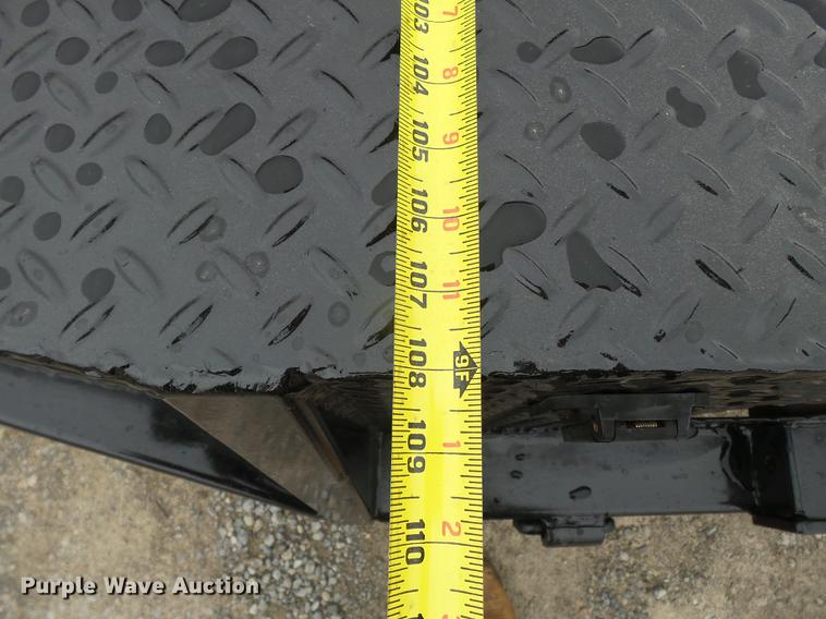 image for item DE7792 2004 Ford F350 Super Duty Crew Cab flatbed pickup truck