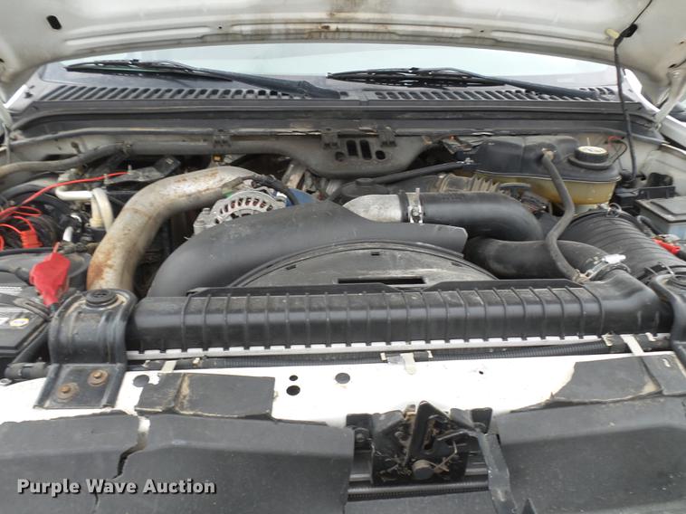 image for item DE7792 2004 Ford F350 Super Duty Crew Cab flatbed pickup truck