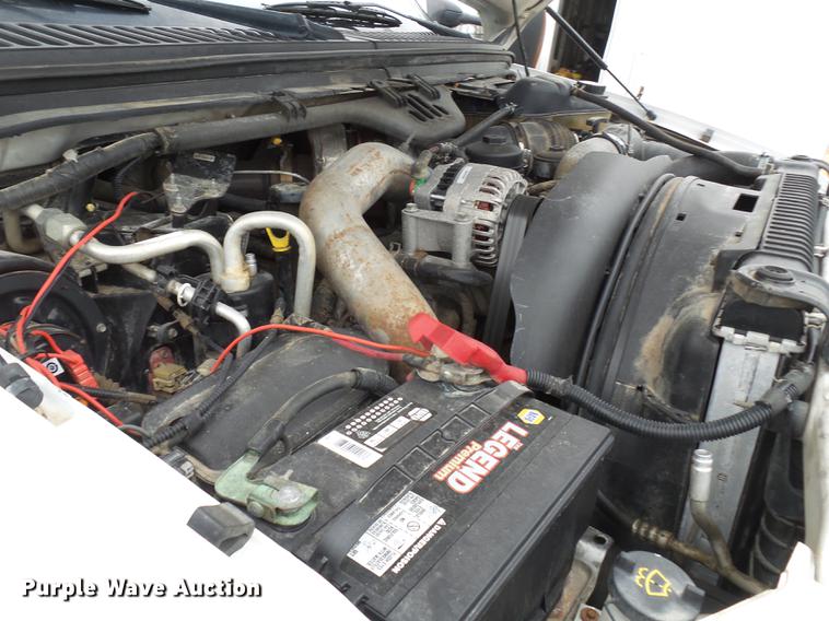 image for item DE7792 2004 Ford F350 Super Duty Crew Cab flatbed pickup truck