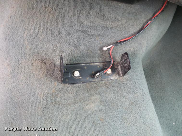 image for item DE7792 2004 Ford F350 Super Duty Crew Cab flatbed pickup truck