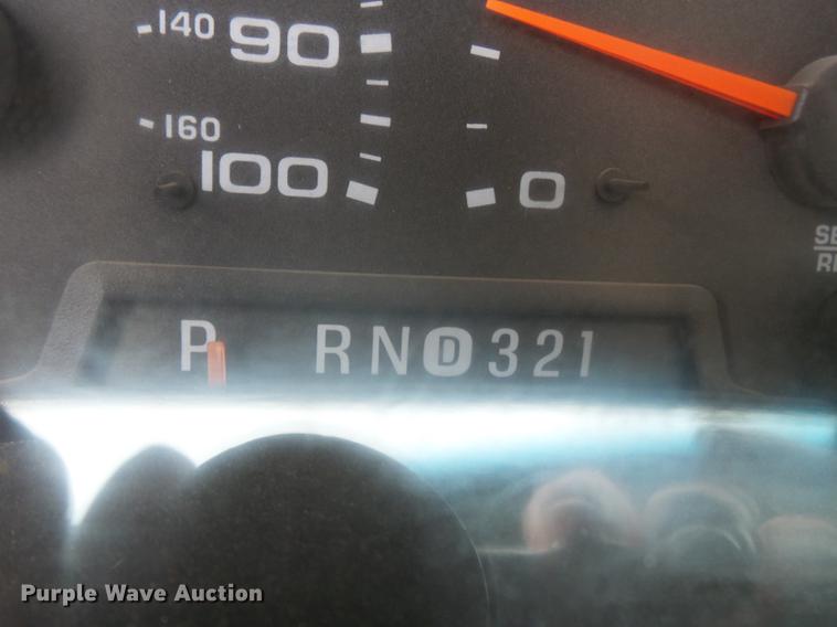 image for item DE7792 2004 Ford F350 Super Duty Crew Cab flatbed pickup truck