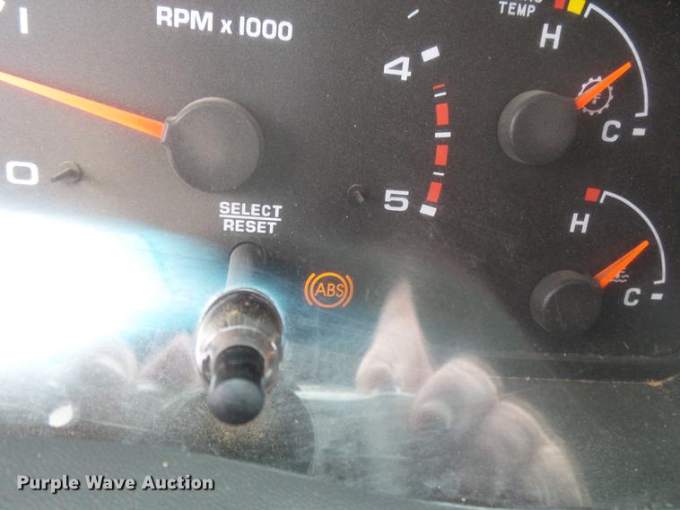 image for item DE7792 2004 Ford F350 Super Duty Crew Cab flatbed pickup truck