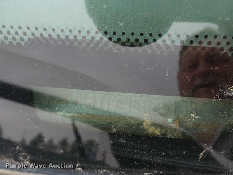 image for item DE7792 2004 Ford F350 Super Duty Crew Cab flatbed pickup truck