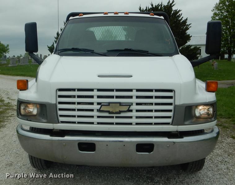 image for item DE8039 2007 Chevrolet C5500 flatbed truck