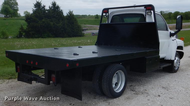 image for item DE8039 2007 Chevrolet C5500 flatbed truck