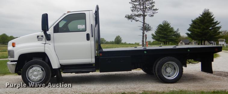 image for item DE8039 2007 Chevrolet C5500 flatbed truck