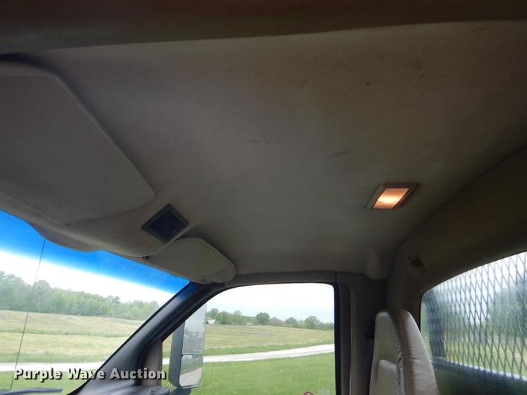 image for item DE8039 2007 Chevrolet C5500 flatbed truck