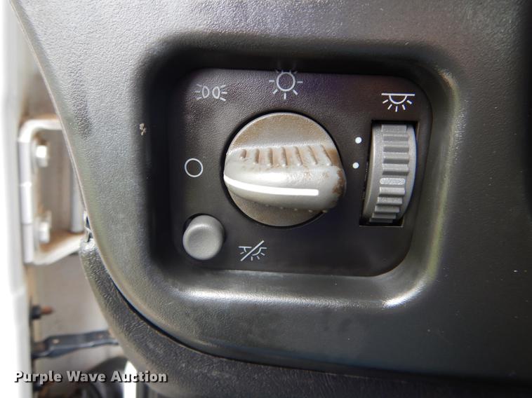 image for item DE8039 2007 Chevrolet C5500 flatbed truck