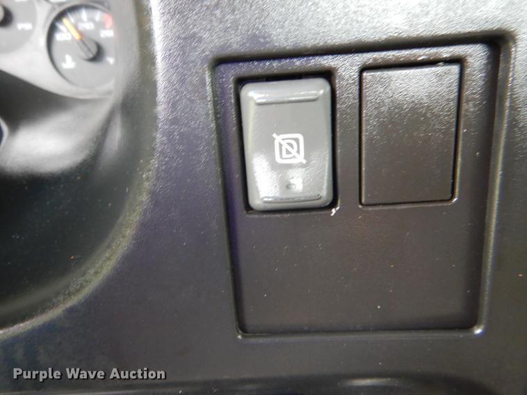 image for item DE8039 2007 Chevrolet C5500 flatbed truck