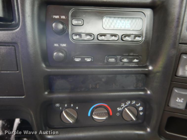 image for item DE8039 2007 Chevrolet C5500 flatbed truck