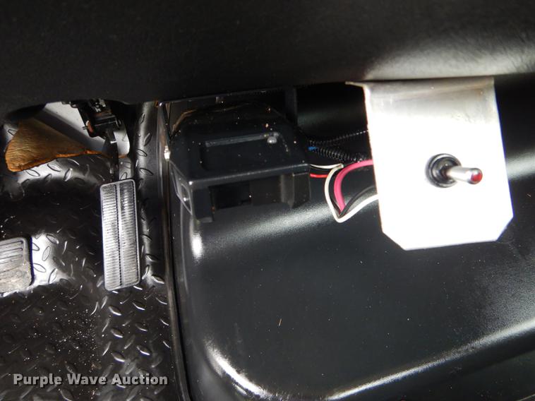 image for item DE8039 2007 Chevrolet C5500 flatbed truck