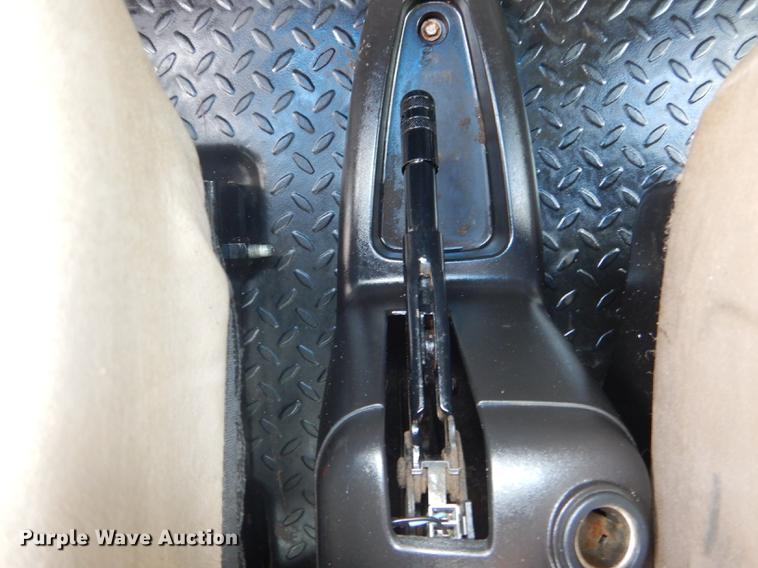 image for item DE8039 2007 Chevrolet C5500 flatbed truck