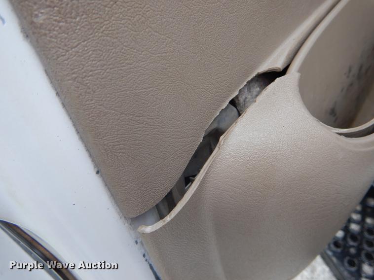 image for item DE8039 2007 Chevrolet C5500 flatbed truck