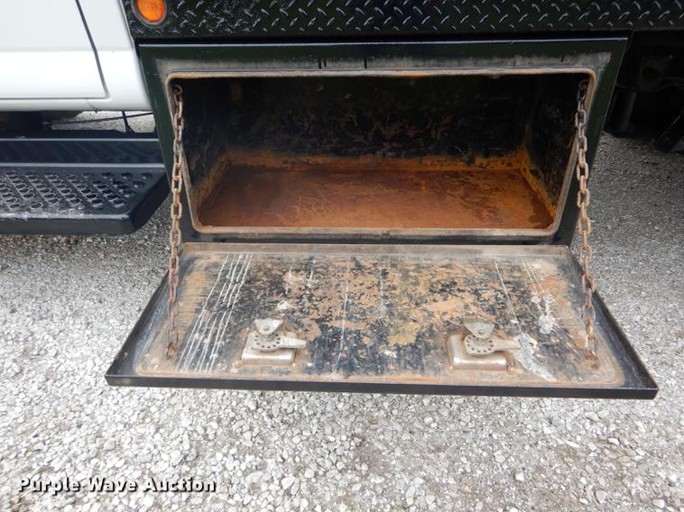 image for item DE8039 2007 Chevrolet C5500 flatbed truck