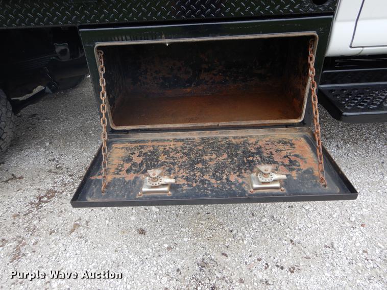 image for item DE8039 2007 Chevrolet C5500 flatbed truck