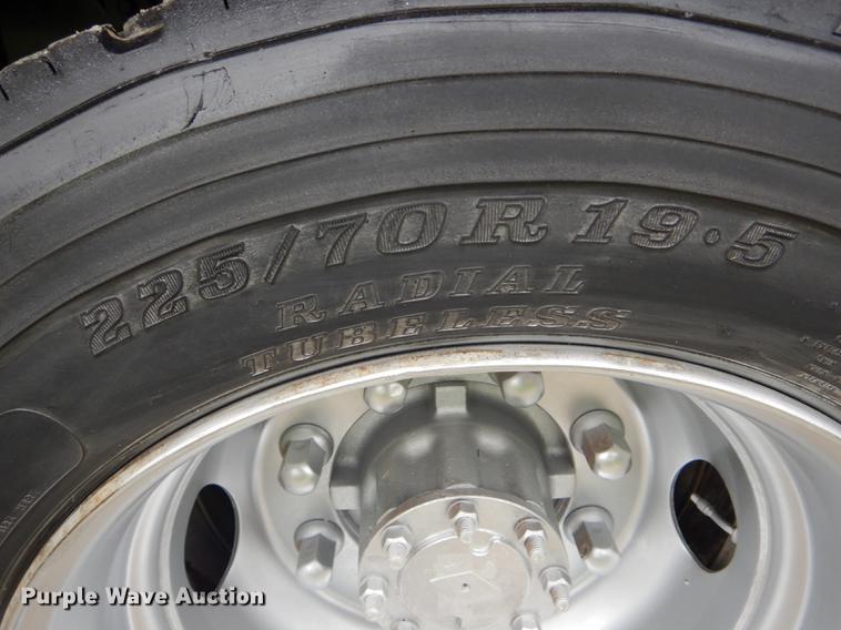 image for item DE8039 2007 Chevrolet C5500 flatbed truck