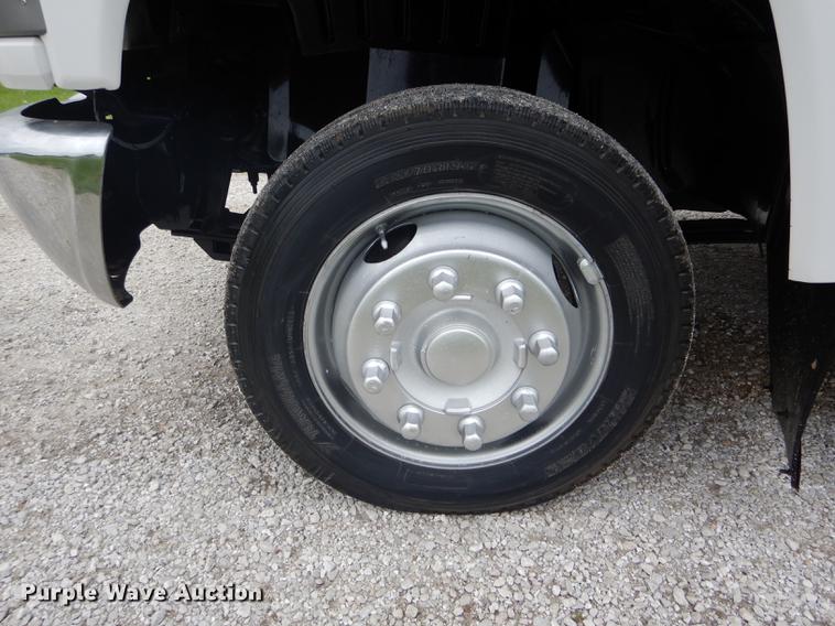 image for item DE8039 2007 Chevrolet C5500 flatbed truck