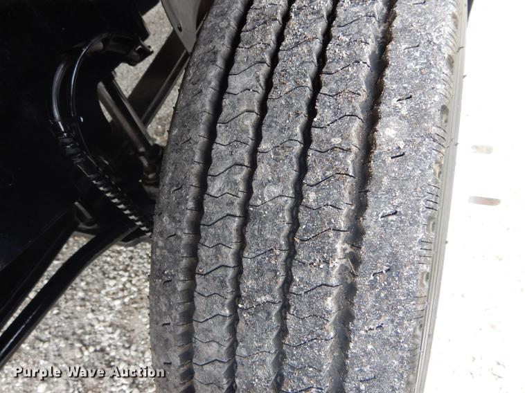 image for item DE8039 2007 Chevrolet C5500 flatbed truck