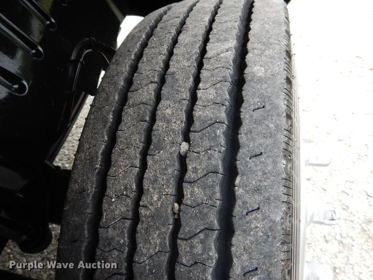 image for item DE8039 2007 Chevrolet C5500 flatbed truck