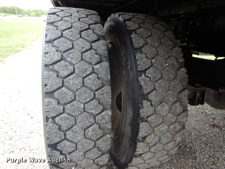 image for item DE8039 2007 Chevrolet C5500 flatbed truck