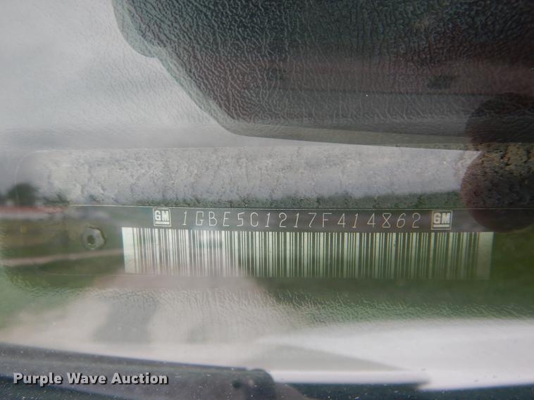 image for item DE8039 2007 Chevrolet C5500 flatbed truck