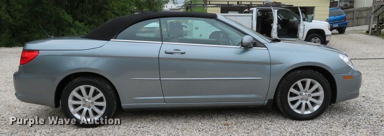 image for item DE8061 2010 Chrysler Sebring Touring convertible