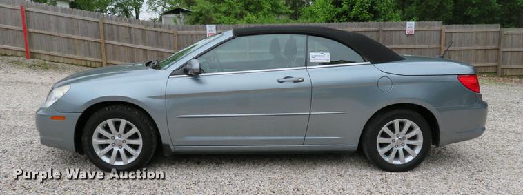 image for item DE8061 2010 Chrysler Sebring Touring convertible