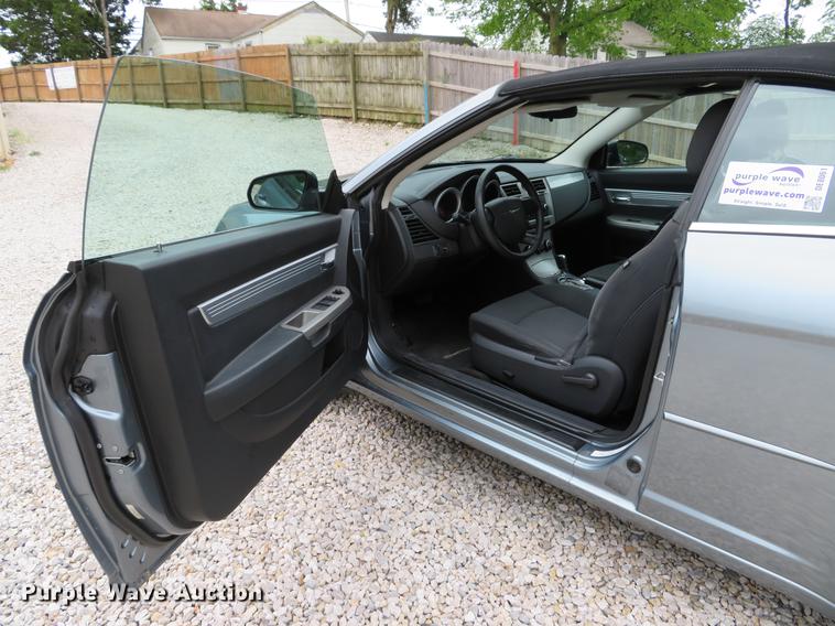 image for item DE8061 2010 Chrysler Sebring Touring convertible
