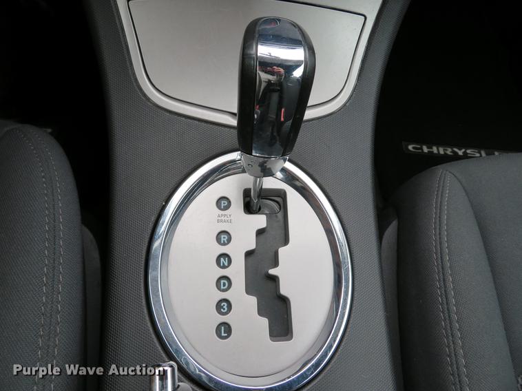 image for item DE8061 2010 Chrysler Sebring Touring convertible