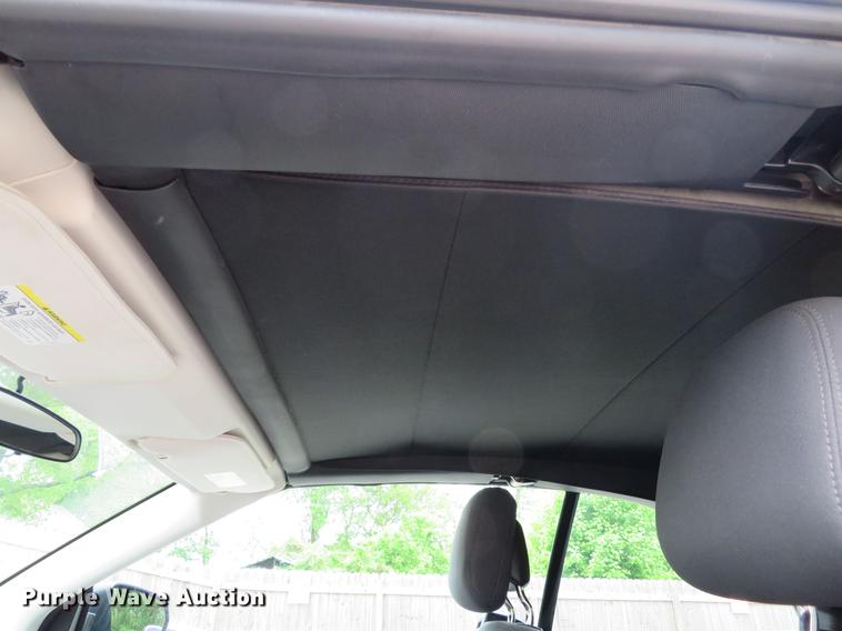 image for item DE8061 2010 Chrysler Sebring Touring convertible