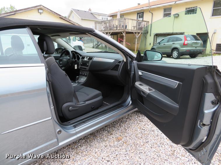 image for item DE8061 2010 Chrysler Sebring Touring convertible