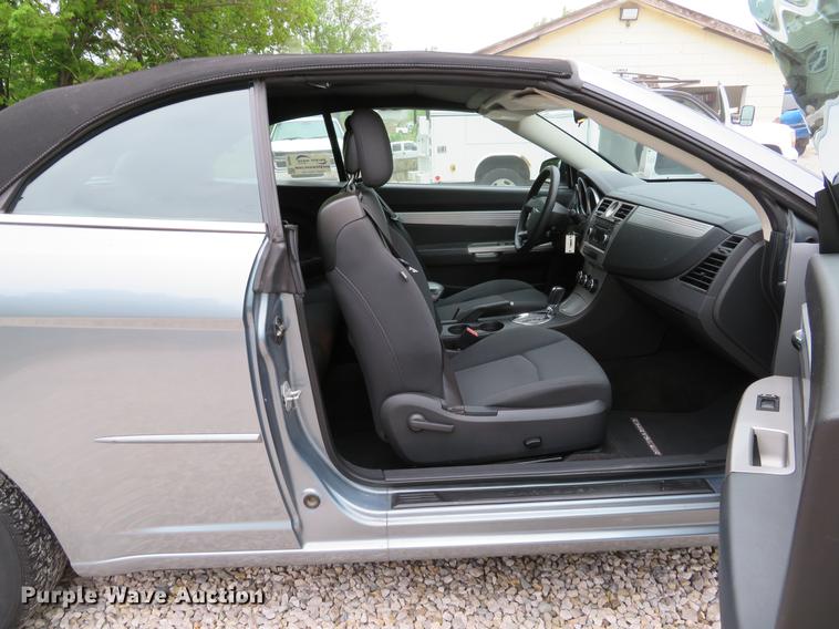 image for item DE8061 2010 Chrysler Sebring Touring convertible