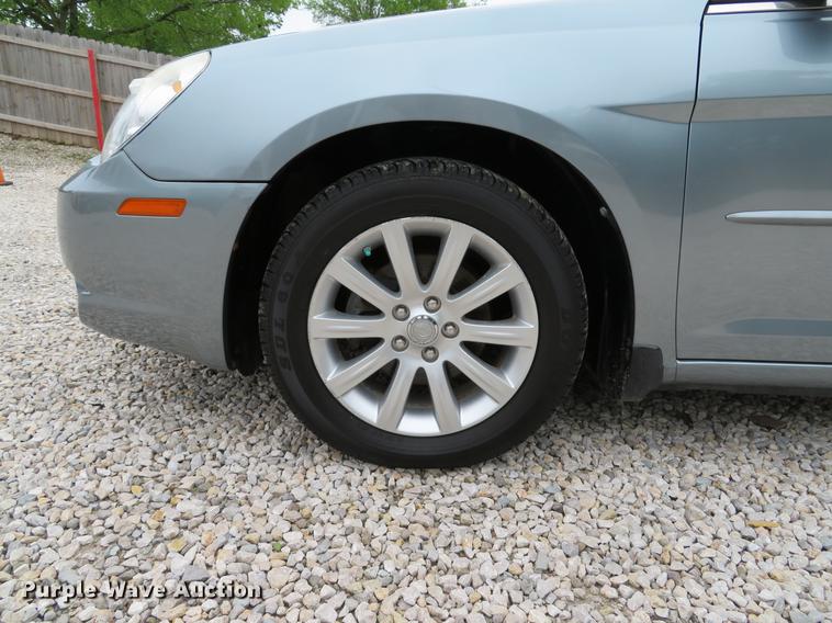 image for item DE8061 2010 Chrysler Sebring Touring convertible