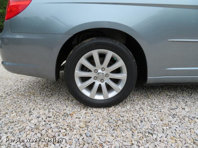 image for item DE8061 2010 Chrysler Sebring Touring convertible