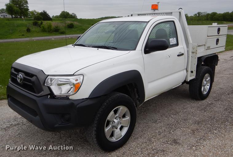 image for item DE8378 2014 Toyota Tacoma utility bed pickup truck