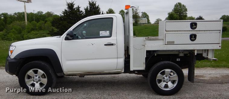 image for item DE8378 2014 Toyota Tacoma utility bed pickup truck