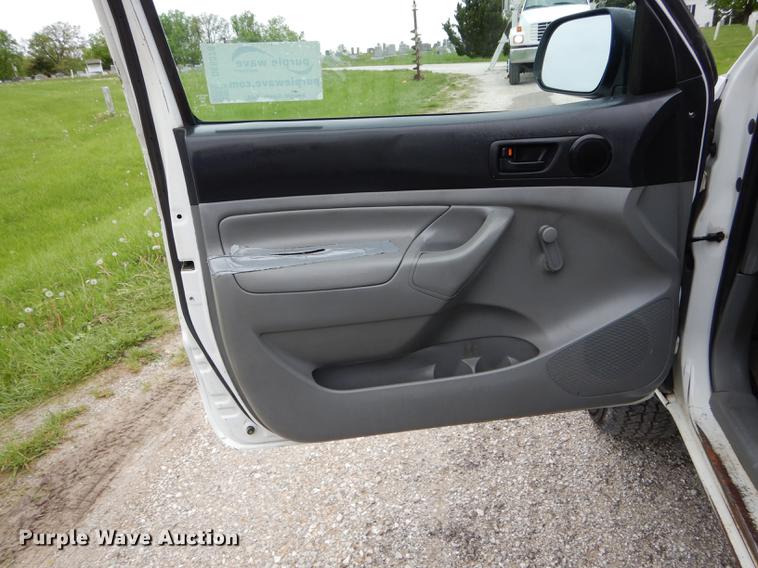 image for item DE8378 2014 Toyota Tacoma utility bed pickup truck