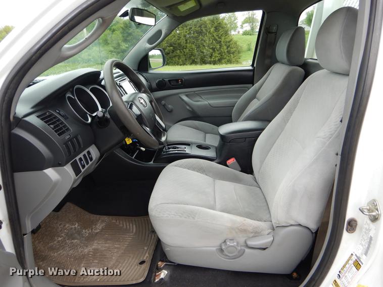 image for item DE8378 2014 Toyota Tacoma utility bed pickup truck