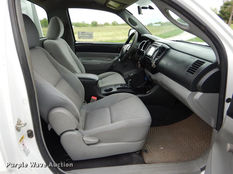 image for item DE8378 2014 Toyota Tacoma utility bed pickup truck