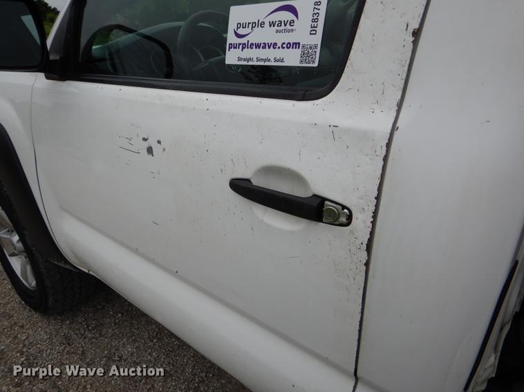 image for item DE8378 2014 Toyota Tacoma utility bed pickup truck