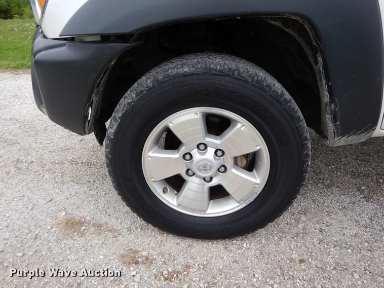 image for item DE8378 2014 Toyota Tacoma utility bed pickup truck