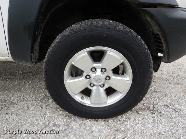 image for item DE8378 2014 Toyota Tacoma utility bed pickup truck